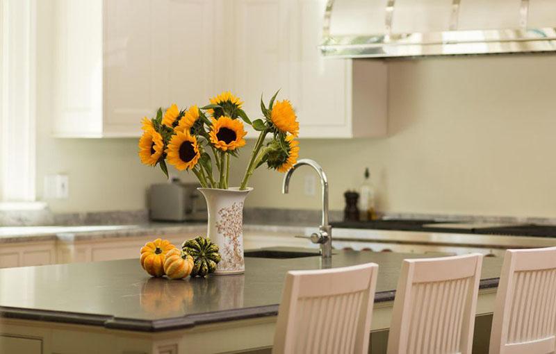 醫(yī)院過氧化氫消毒設(shè)備，移動式醫(yī)用空氣消毒機(jī)